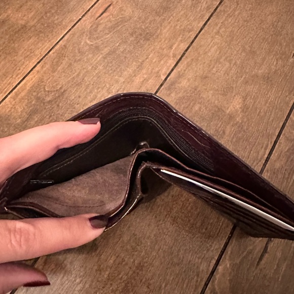 Crocodile Skin Wallet - Picture 3 of 4